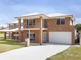 5b Bent Street large house with ducted air con foxtel and wifi
