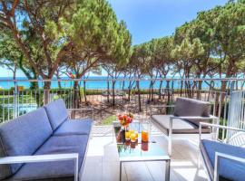 Golden Sunrise Apartment with Sea Views，位于布拉内斯的酒店