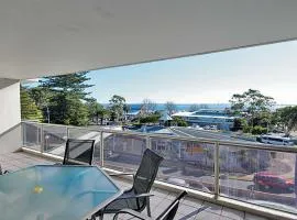 Nelson Towers, 9,71a Victoria Parade - unit in the heart of Nelson Bay with water views, air conditioning and Wi-Fi