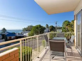 Yarramundi, 4,47 Magnus Street - air conditioned unit with air con, wi-fi, water views and close to town
