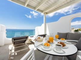 Blue Waves Suites & Apartments - To Kyma，位于德里奥斯的酒店