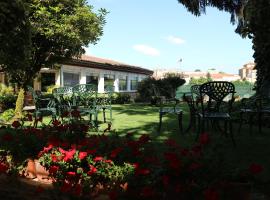 Hotel Virxe da Cerca by Pousadas de Compostela，位于圣地亚哥－德孔波斯特拉的酒店