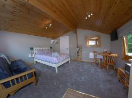 The Cabin @ Willowmere (Garden Log Cabin)，位于克兰的木屋