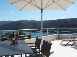 Istra-Hvar Luxury Penthouse，位于拉巴克的酒店