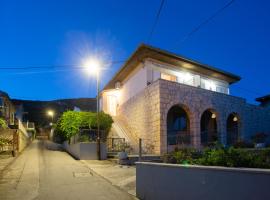 Anika Apartment Komiža，位于科米扎的豪华型酒店