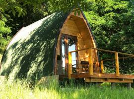 Glamping Jezero，位于查查克的豪华帐篷营地