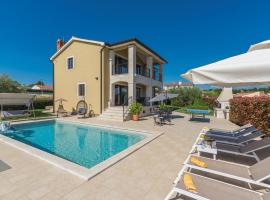 Villa Vanesa with Private Pool nearby Porec，位于Montižana的酒店