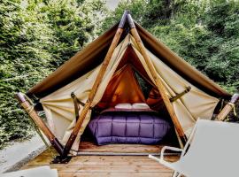 Les Tentes Bivouacs by Le Marintan，位于圣米歇尔德莫里耶讷的酒店