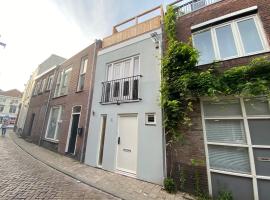 Stylish house in the heart of Breda city center，位于布雷达的度假短租房