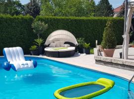Gästezimmer im bewohnten EFH mit Pool und Garten，位于Ziltendorf的酒店