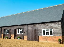 Buttercup Cottage at The Old Tractor Barn，位于布拉克利的酒店