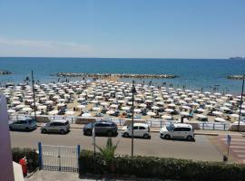 Hotel Tirreno Formia，位于福尔米亚的酒店