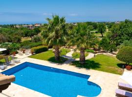 4 bedroom Villa Lofou with private pool and sea views, Aphrodite Hills Resort，位于库克里亚的酒店