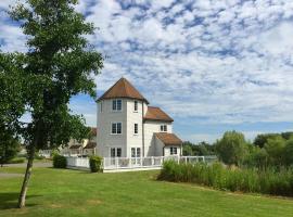 Windrush Turret Lodge，位于南塞尔尼的酒店