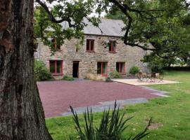 Ar Merglet - Grande longère authentique en Brocéliande，位于Maxent的酒店