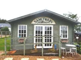 Peaceful Log Cabin next to Horse Field