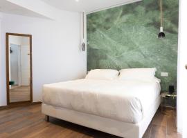 Il Caruggio Rooms&Breakfast，位于瓦拉泽的度假短租房