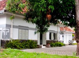 纳尔姆曼特里加温酒店，位于日惹的民宿