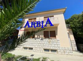 Villas Arbia - Magdalena by the Beach，位于拉布的酒店