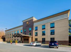 La Quinta Inn & Suites Bel Air，位于贝莱尔Weide Army Airfield - EDG附近的酒店