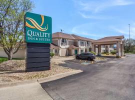 Quality Inn & Suites West Omaha - NE Linclon，位于奥马哈迪伯伦高尔夫俱乐部附近的酒店