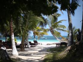 Coconut Village Beach Resort，位于迪亚尼海滩的海滩短租房