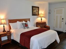 Schott's Lake Conference & Resort，位于Sundre的酒店