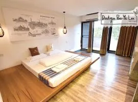 Boutique Poo-Yai Lee
