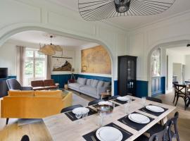 Villa Marlotte by Cocoonr - La Belle de Dinard，位于迪纳尔的酒店