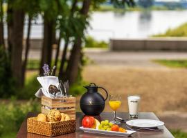 WELTRAD Am Fluß Restaurant & Quartier，位于舍纳贝克的酒店