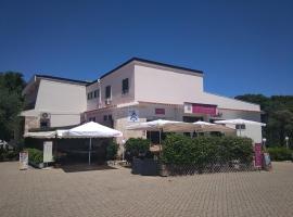 Hotel Autostello Grotte，位于卡斯特拉纳格罗泰的酒店