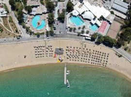 Far Out Beach Club Resort & Camping，位于迈洛波塔斯的海滩短租房