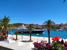 Apartment Stella old town Trogir, with balcony，位于特罗吉尔的酒店