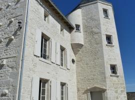 Logis de Pierre Levée，位于Bessines的酒店