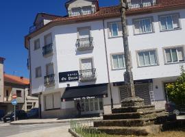 HOTEL OS PAZOS familiar，位于坎巴多斯的酒店
