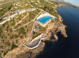 Perla Del Golfo Resort，位于泰拉西尼的酒店