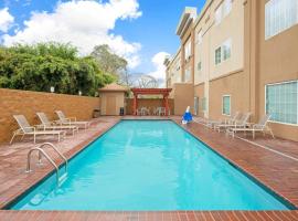 La Quinta by Wyndham Lake Charles - Westlake，位于WestlakeSam Houston State Park附近的酒店