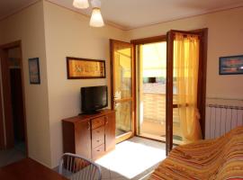 Residence Sole e Mare appartamenti，位于罗索利纳马雷的酒店