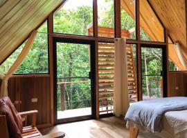 Tityra Lodge，位于蒙泰韦尔德哥斯达黎加的木屋