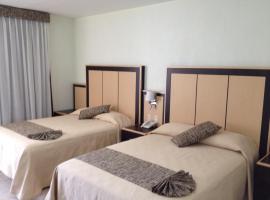 Hotel Gran Via，位于萨利纳克鲁斯的酒店