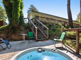 Havens Creek Redwood Suite，位于瓜拉拉的酒店