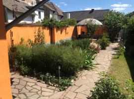 Ferienhaus Rheinperle mit Garten in Remagen am Rhein - Nähe Bonn，位于雷马根的度假屋