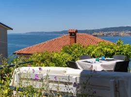 Muggia Uphill B&B，位于穆贾的酒店