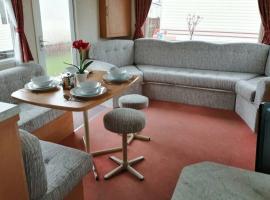 Beachside, Family-friendly, WiFi, 8 berth Caravan 133，位于斯凯格内斯的酒店