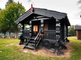 Ljoshaugen Camping，位于杜姆奥斯的酒店