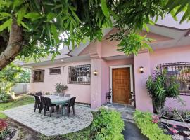 Magayon Pink House，位于黎牙实比的酒店