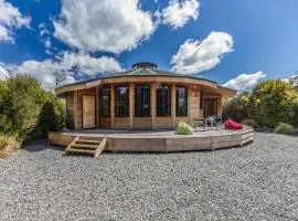 The Snowglobe - Ohakune Modern Yurt Style Chalet