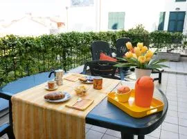 Terrazza del Gelsomino with terrace and open view