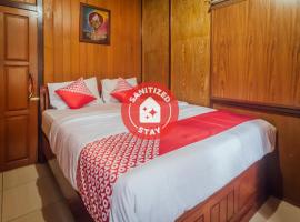 OYO 1300 Crecia Guest House，位于安汶的酒店