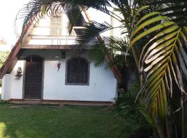Chalet da vila，位于安格拉杜斯雷斯红海滩附近的酒店